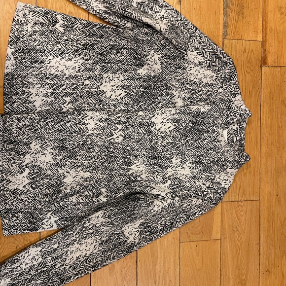 Nic+Zoe Black and White Patterned Garment - Picture 3 of 5